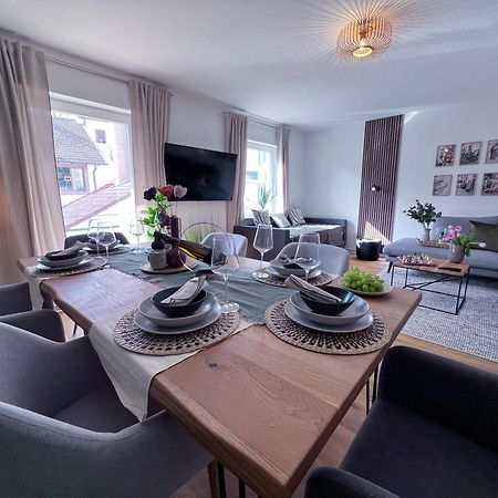 Upper Room Apartment Im Zentrum Mit Kostenfreiem Parkplatz Neustadt an der Weinstrasse Luaran gambar